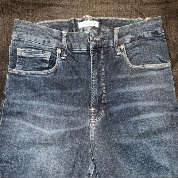 Good American Good Legs Cropped Jeans in a 10/30 - Picture 3 of 9